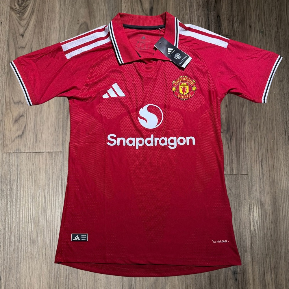 Adidas Manchester United 2026 Home Jersey Size Medium Snapdragon Kit